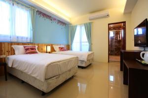 Standard Twin Room-Featured Image